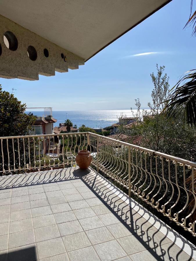 Casa Vacanze Eden Aci Castello Eksteriør bilde