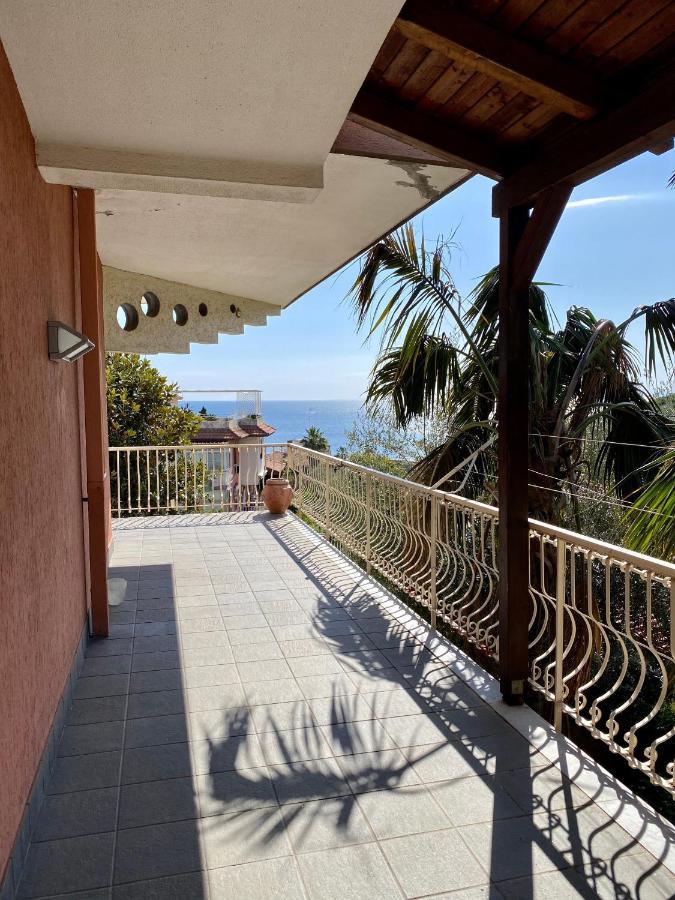 Casa Vacanze Eden Aci Castello Eksteriør bilde